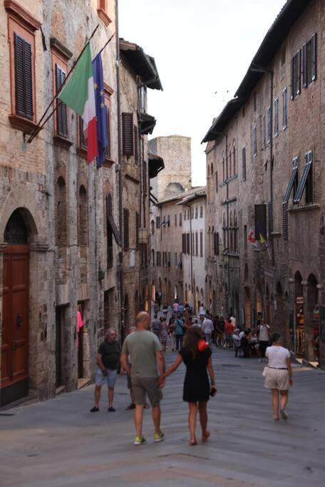 Lovely 2 Bedroom In San Gimignano Historic Center Exterior foto