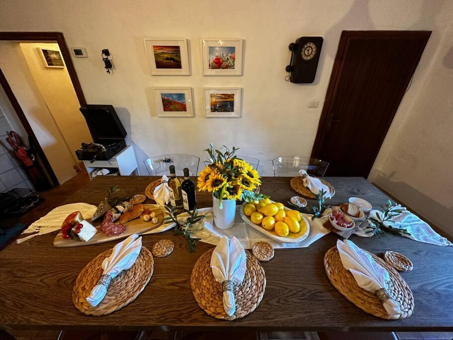 Lovely 2 Bedroom In San Gimignano Historic Center Exterior foto