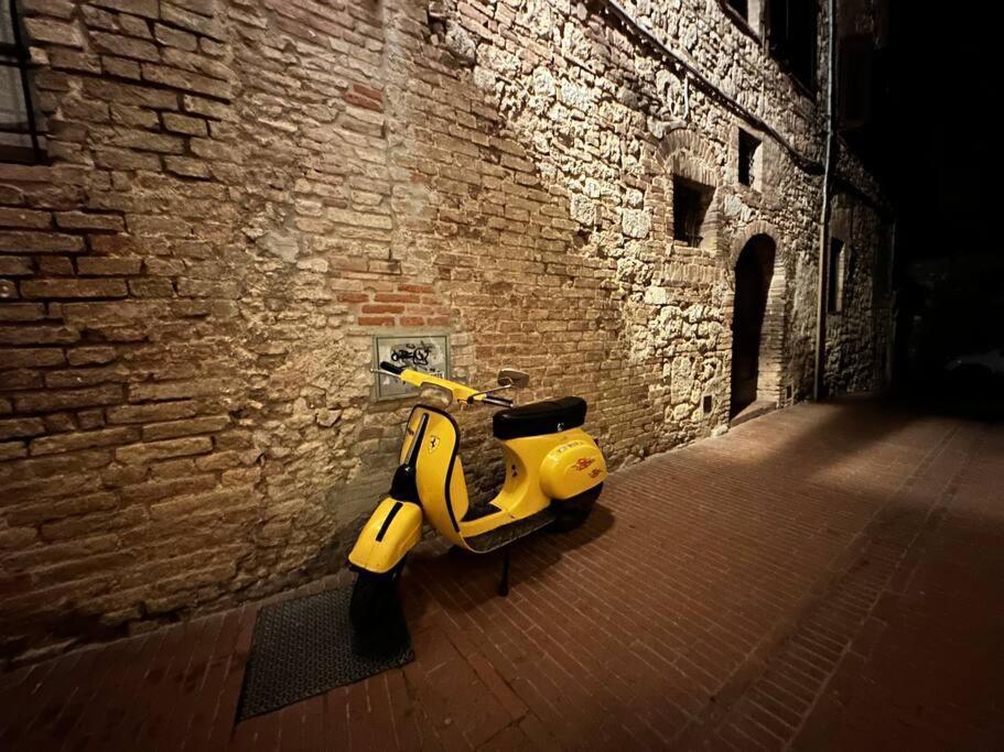 Lovely 2 Bedroom In San Gimignano Historic Center Exterior foto