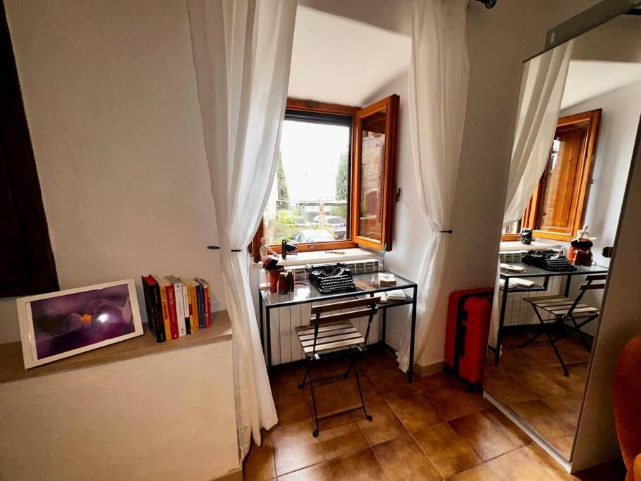 Lovely 2 Bedroom In San Gimignano Historic Center Exterior foto