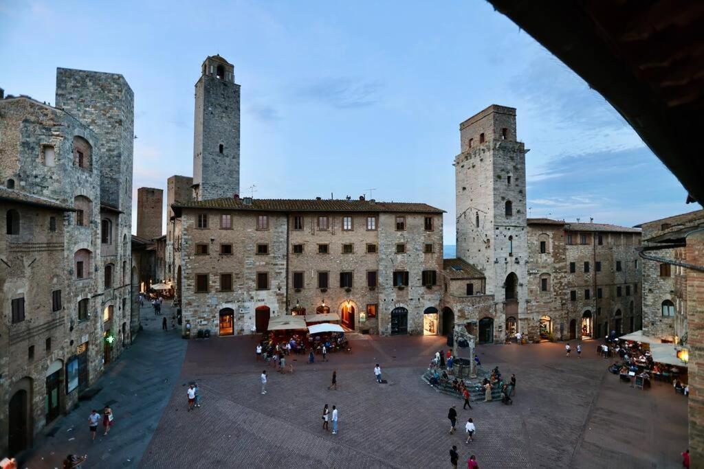 Lovely 2 Bedroom In San Gimignano Historic Center Exterior foto