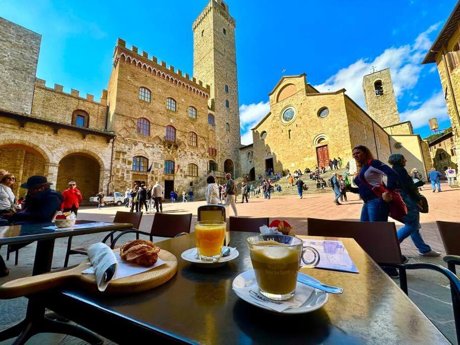 Lovely 2 Bedroom In San Gimignano Historic Center Exterior foto